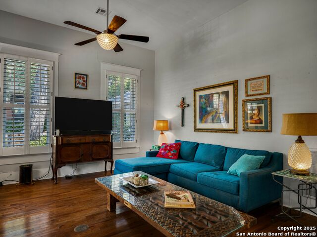 Listing photo id 7 for 240 Post Avenue