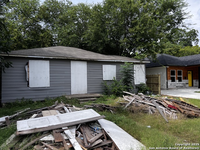 Image 2 of 7 For 220 Frost St