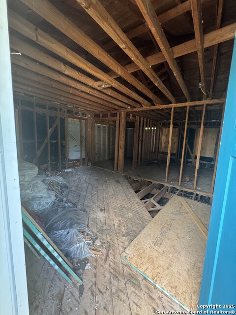 Image 5 of 7 For 220 Frost St