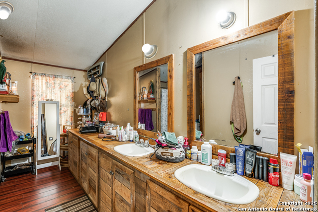 Listing photo id 11 for 470 Country Acres