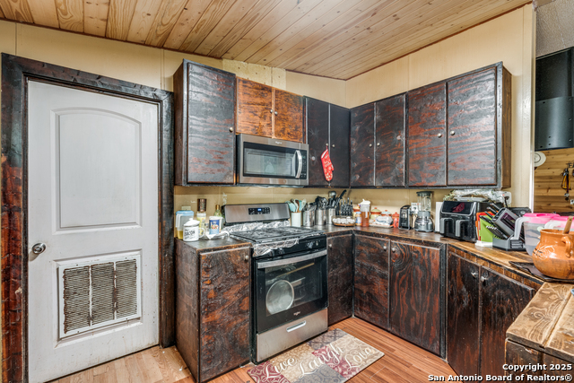 Listing photo id 15 for 470 Country Acres