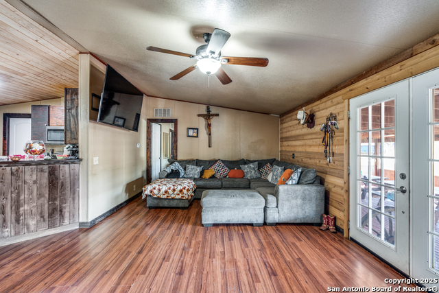 Listing photo id 7 for 470 Country Acres