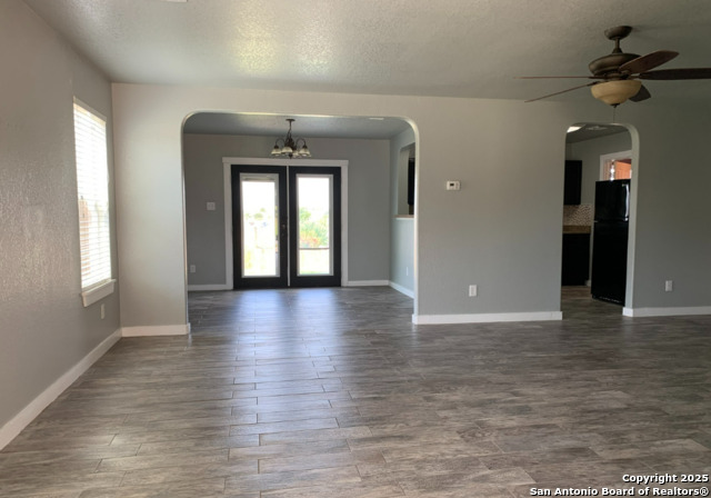 Image 4 of 15 For 25243 Cambridge Wall