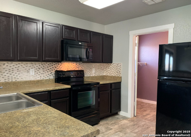 Image 7 of 15 For 25243 Cambridge Wall