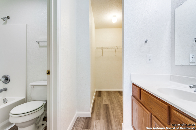 Listing photo id 8 for 3805 Maverick Creek 3805