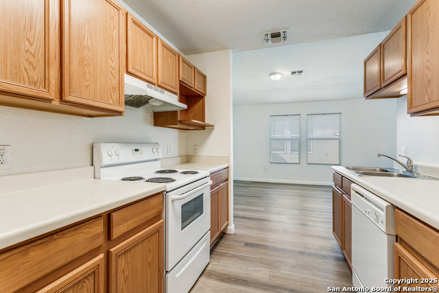 Listing photo id 4 for 3805 Maverick Creek 3805