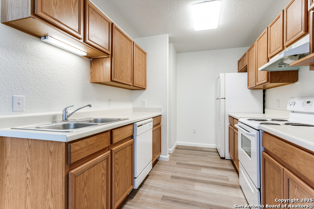Listing photo id 5 for 3805 Maverick Creek 3805