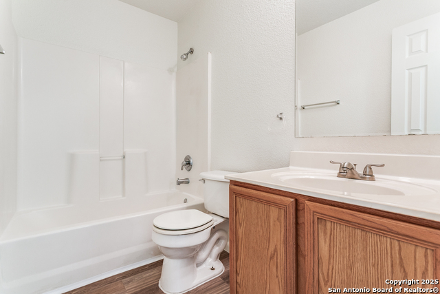Listing photo id 6 for 3805 Maverick Creek 3805