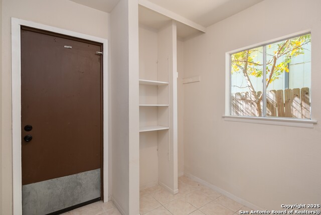 Listing photo id 13 for 10543 Big Mesa St