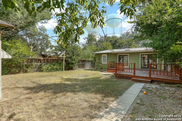 Listing photo id 13 for 111 Blue Bonnet