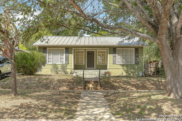 Listing photo id 2 for 111 Blue Bonnet