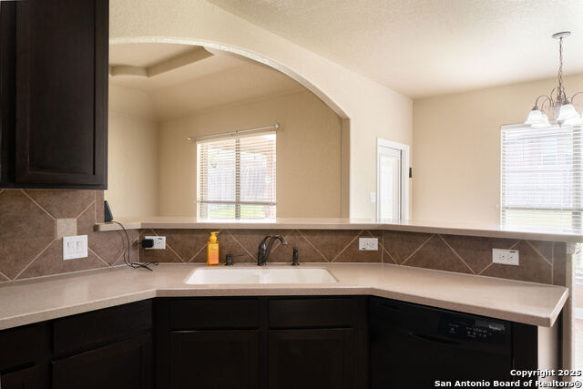 Image 8 of 34 For 13900 Wenrich