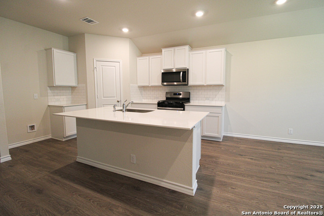 Image 34 of 39 For 21143 Gravel Keep