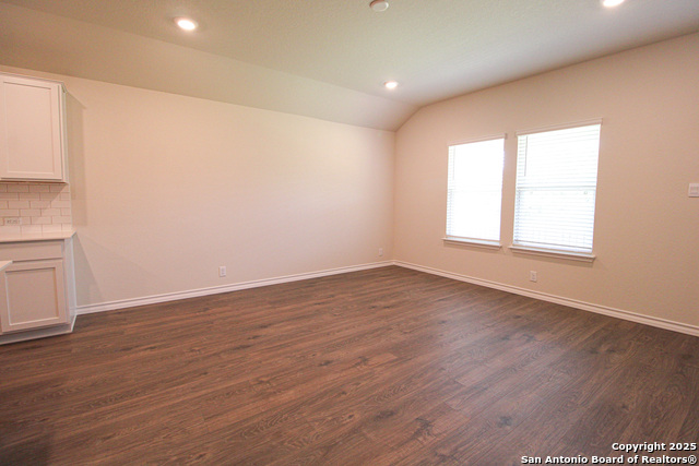 Image 36 of 39 For 21143 Gravel Keep