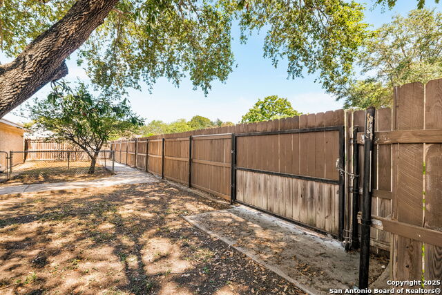 Image 26 of 30 For 140 Buffalo  