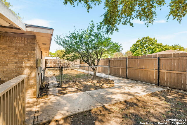 Image 28 of 30 For 140 Buffalo  