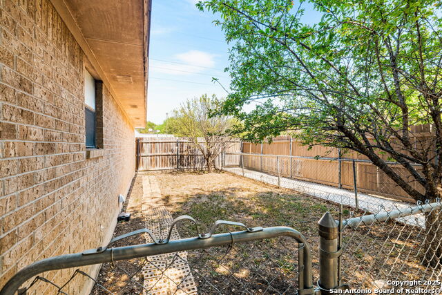 Image 29 of 30 For 140 Buffalo  