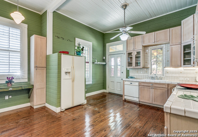 Image 11 of 28 For 117 Woodlawn W