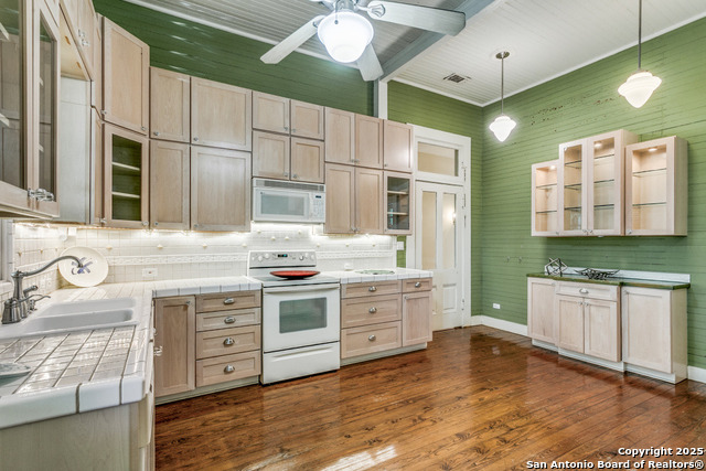 Image 12 of 28 For 117 Woodlawn W