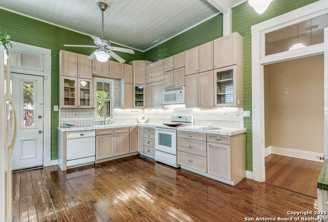 Image 13 of 28 For 117 Woodlawn W