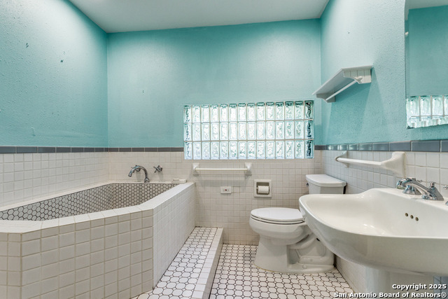 Image 15 of 28 For 117 Woodlawn W