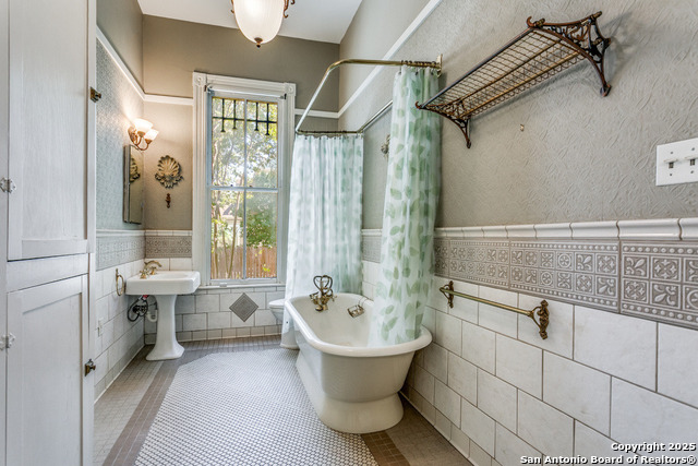 Image 17 of 28 For 117 Woodlawn W