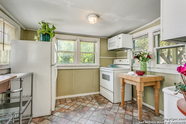Image 19 of 28 For 117 Woodlawn W