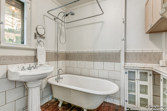 Image 20 of 28 For 117 Woodlawn W