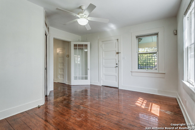 Image 22 of 28 For 117 Woodlawn W