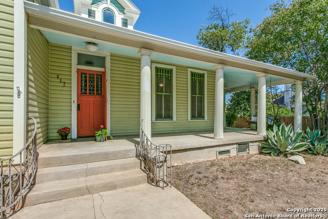 Image 25 of 28 For 117 Woodlawn W