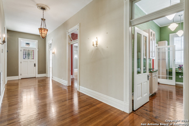 Image 3 of 28 For 117 Woodlawn W