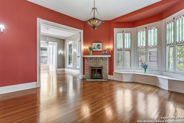 Image 5 of 28 For 117 Woodlawn W
