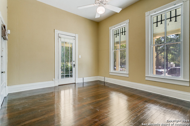 Image 7 of 28 For 117 Woodlawn W