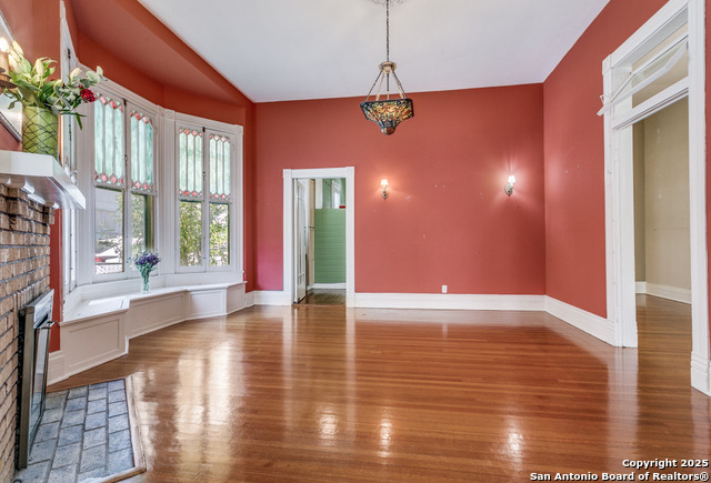 Image 9 of 28 For 117 Woodlawn W