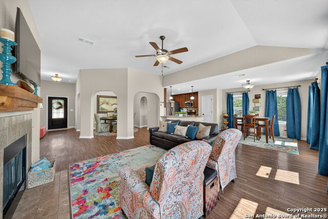 Image 11 of 35 For 423 Prairie Tea Lane