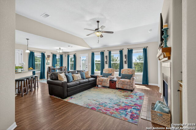 Image 8 of 35 For 423 Prairie Tea Lane