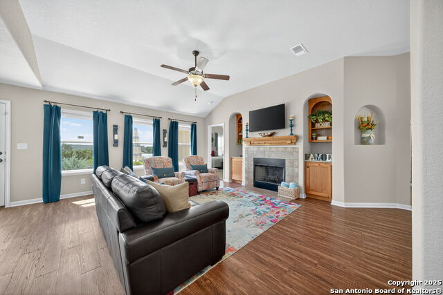 Image 9 of 35 For 423 Prairie Tea Lane