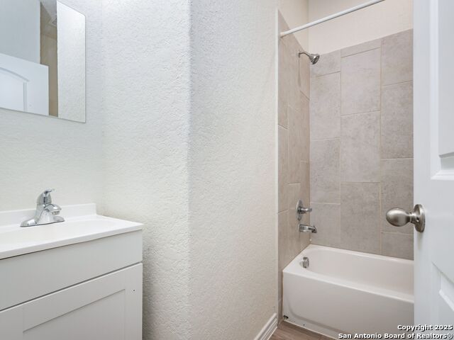 Listing photo id 32 for 7302 Mary Abbott