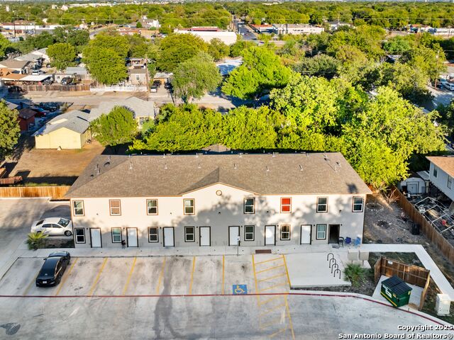 Listing photo id 3 for 7302 Mary Abbott