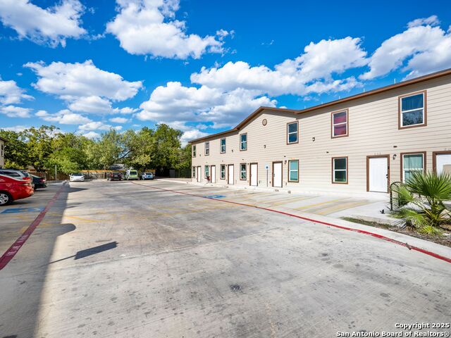 Listing photo id 6 for 7302 Mary Abbott