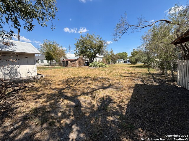 Listing photo id 4 for 11619 Castro