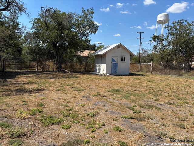 Listing photo id 5 for 11619 Castro