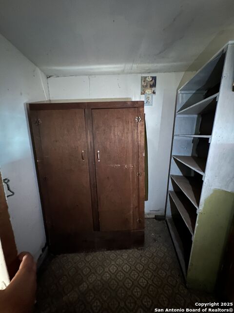 Listing photo id 23 for 549 Collins