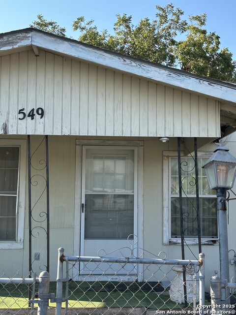 Listing photo id 1 for 549 Collins