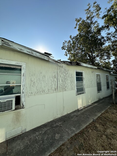 Listing photo id 4 for 549 Collins