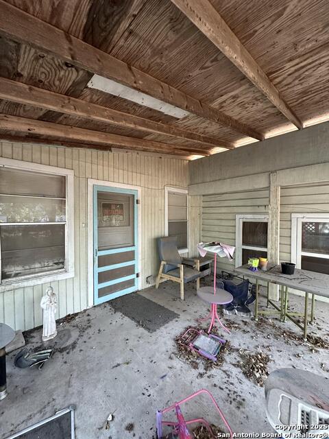Listing photo id 7 for 549 Collins