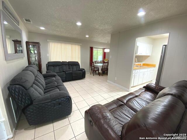 Listing photo id 0 for 5018 David Scott