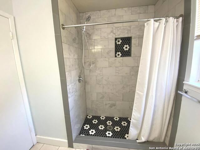 Listing photo id 6 for 5018 David Scott