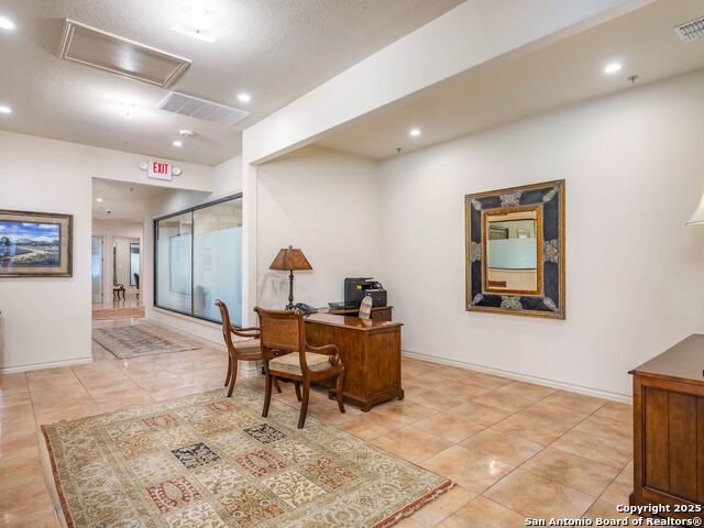 Listing photo id 15 for 5150 Loop 1604 N
