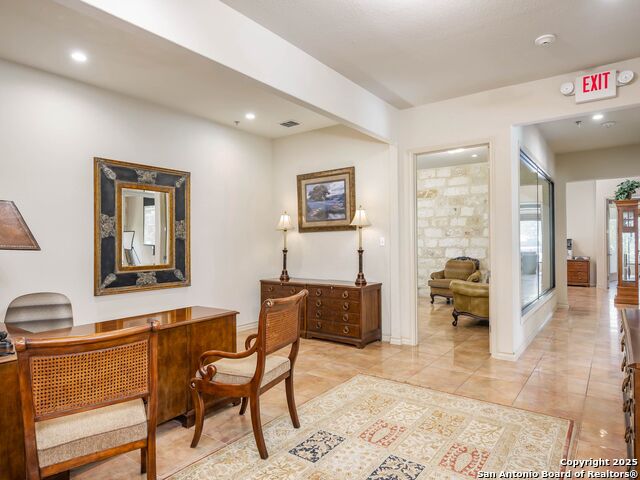 Listing photo id 16 for 5150 Loop 1604 N